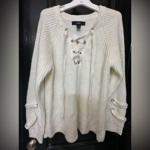 💙❤️ White lace up knit sweater